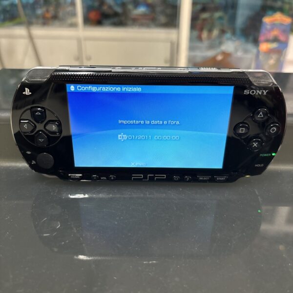 SONY PSP console 1004 Playstation + Nyko PSP theatre  + 17 UMD VIDEO movies LOT - immagine 3