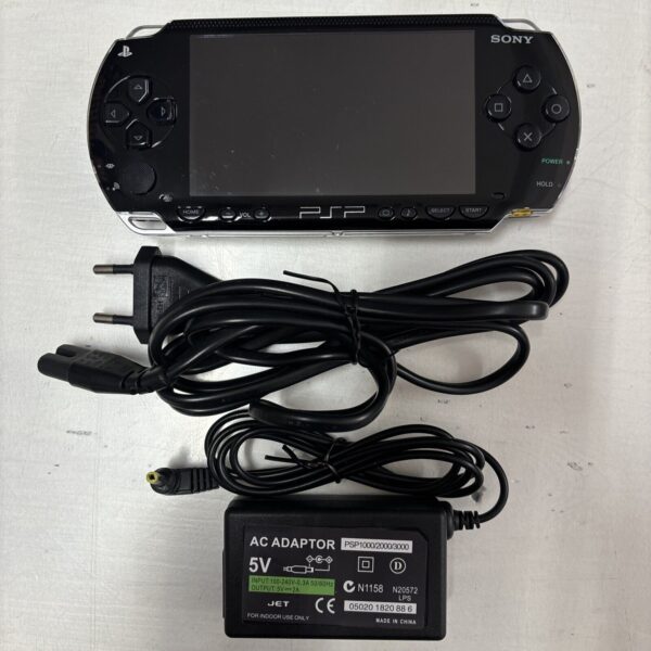 SONY PSP console 1004 Playstation + Nyko PSP theatre  + 17 UMD VIDEO movies LOT - immagine 5