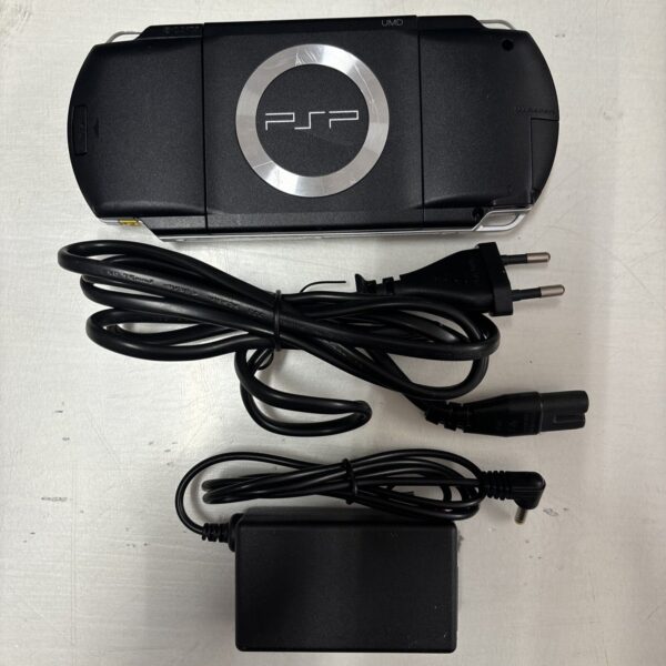 SONY PSP console 1004 Playstation + Nyko PSP theatre  + 17 UMD VIDEO movies LOT - immagine 6