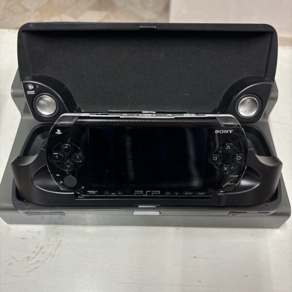 SONY PSP console 1004 Playstation + Nyko PSP theatre  + 17 UMD VIDEO movies LOT - immagine 10