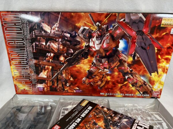 Bandai Modeli Kit Master Grade MG 1/100 RX-0 Unicorn Gundam HD Color + MS CAGE - immagine 6