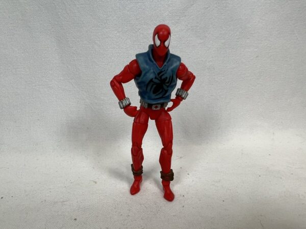 Hasbro Marvel Universe 3,75” - Scarlet Spiderman - immagine 3