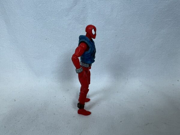Hasbro Marvel Universe 3,75” - Scarlet Spiderman - immagine 6