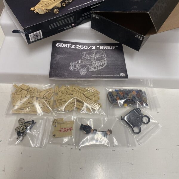Lego BRICKMANIA 2296 SDKFZ 250/3 " Greif " / Light Radio Armored Car  Military - immagine 7