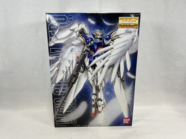 Bandai Model Kit Master Grade MG 1/100 Wing Gundam Zero - immagine 3