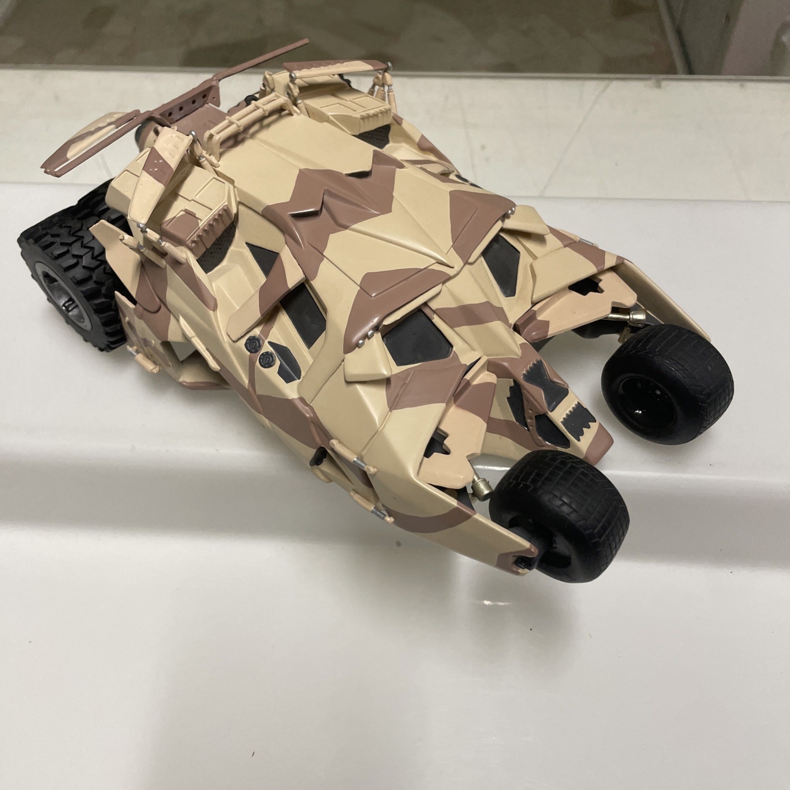 Dc Direct - Batman Begins - Camouflage Batmobile Replica - usata - immagine 7