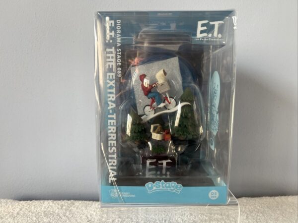 E.T. Extra Terrestrial Figure D-Stage PVC Diorama Movie 15 Cm Beast Kingdom