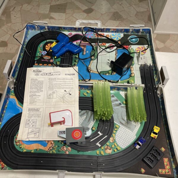 GALOOB Micro Machines ELECTRIC Super Pista CALIFORNIA in valigetta SLOT CAR - immagine 8