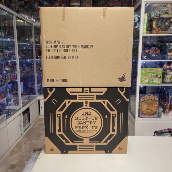 Hot Toys MMS160 - Marvel Iron Man 2 SUIT-UP GANTRY With MARK IV Set - 1/6