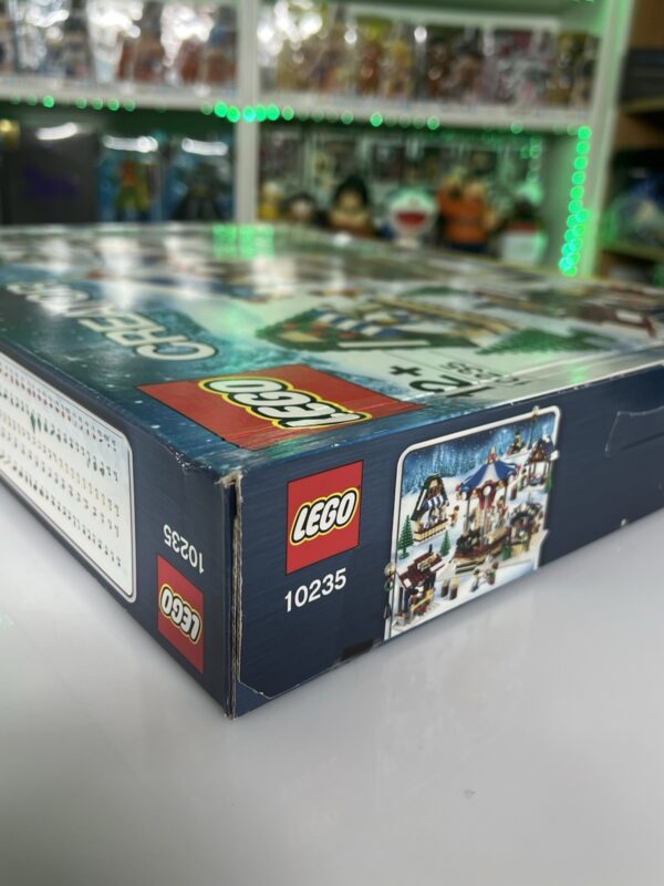 LEGO Creator Expert  set 10235 Winter Village Market Mercatino di natale - immagine 6