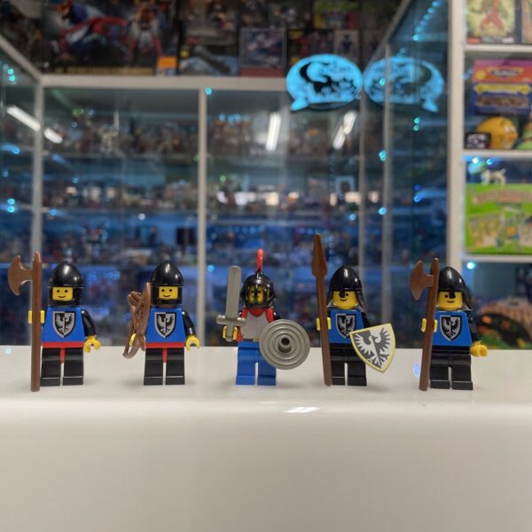 LEGO set Legoland Castle  - 5 Minifigures  - Black Falcon