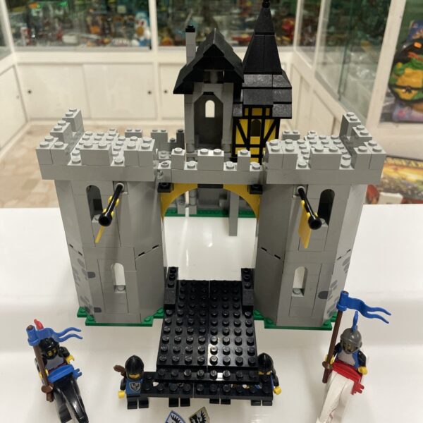LEGO set Legoland Castle  6074  - Black Falcon's Fortress  - - immagine 3