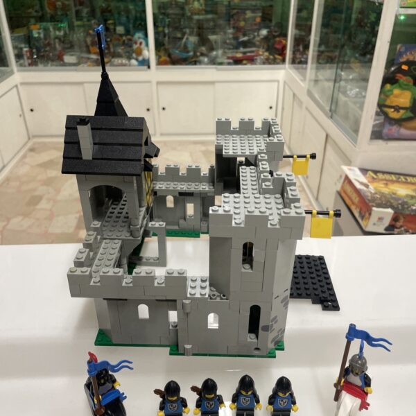 LEGO set Legoland Castle  6074  - Black Falcon's Fortress  - - immagine 4