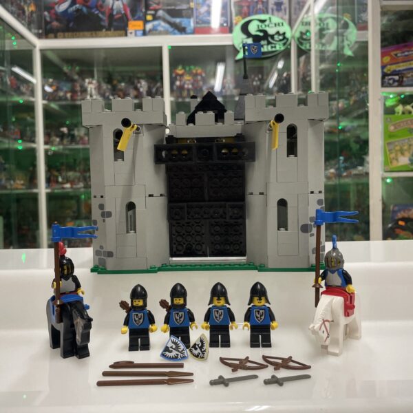 LEGO set Legoland Castle  6074  - Black Falcon's Fortress  -