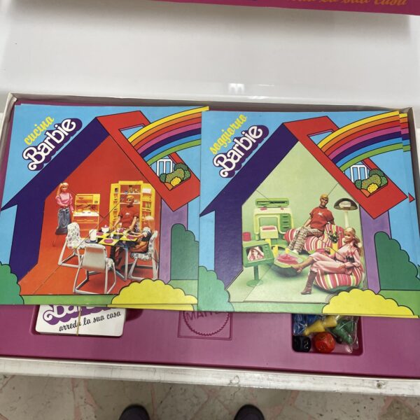 MATTEL Giochi - BARBIE - Arreda la sua Casa Scatola Societa' - immagine 8