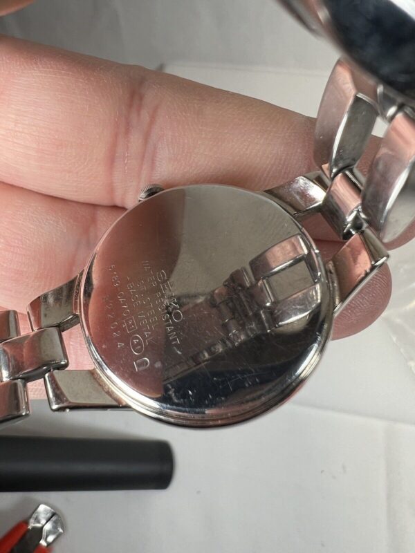 Orologio  Seiko Serie Lukia Quartz Da Donna Con Calendario E Quandrante Rosso - immagine 9