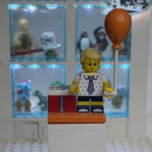 LEGO Minifigure - Birthday Party Boy  Col327 - Serie 18 minifigures