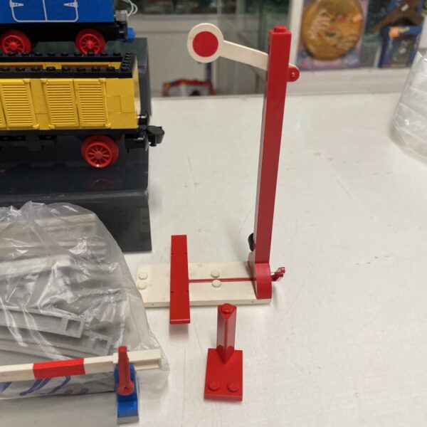 LEGO Train Treno - 7720 - Diesel Freight Train - Battery 4,5 V  1980 - immagine 4