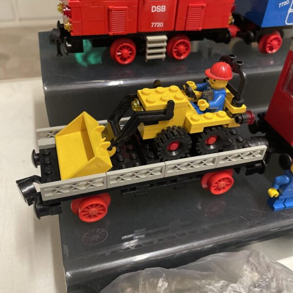 LEGO Train Treno - 7720 - Diesel Freight Train - Battery 4,5 V  1980 - immagine 6