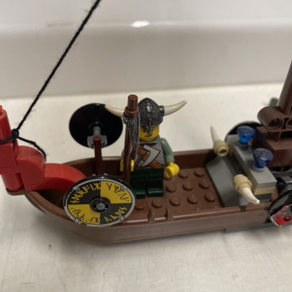 LEGO Vikings -  7016 Viking Boat Against the Wyvern Dragon - immagine 3