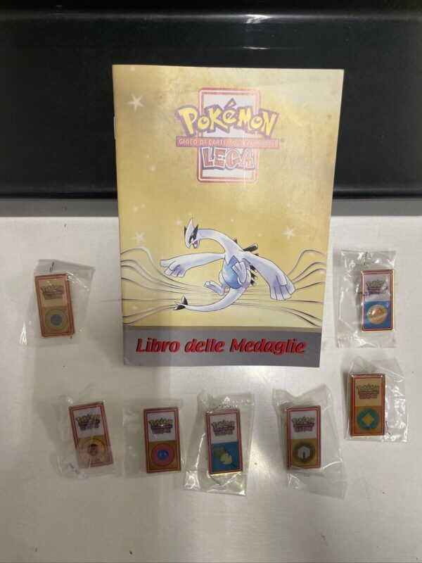 Pokemon Nintendo LOTTO spille + Libro delle Medaglie LEGA League Vintage NEO