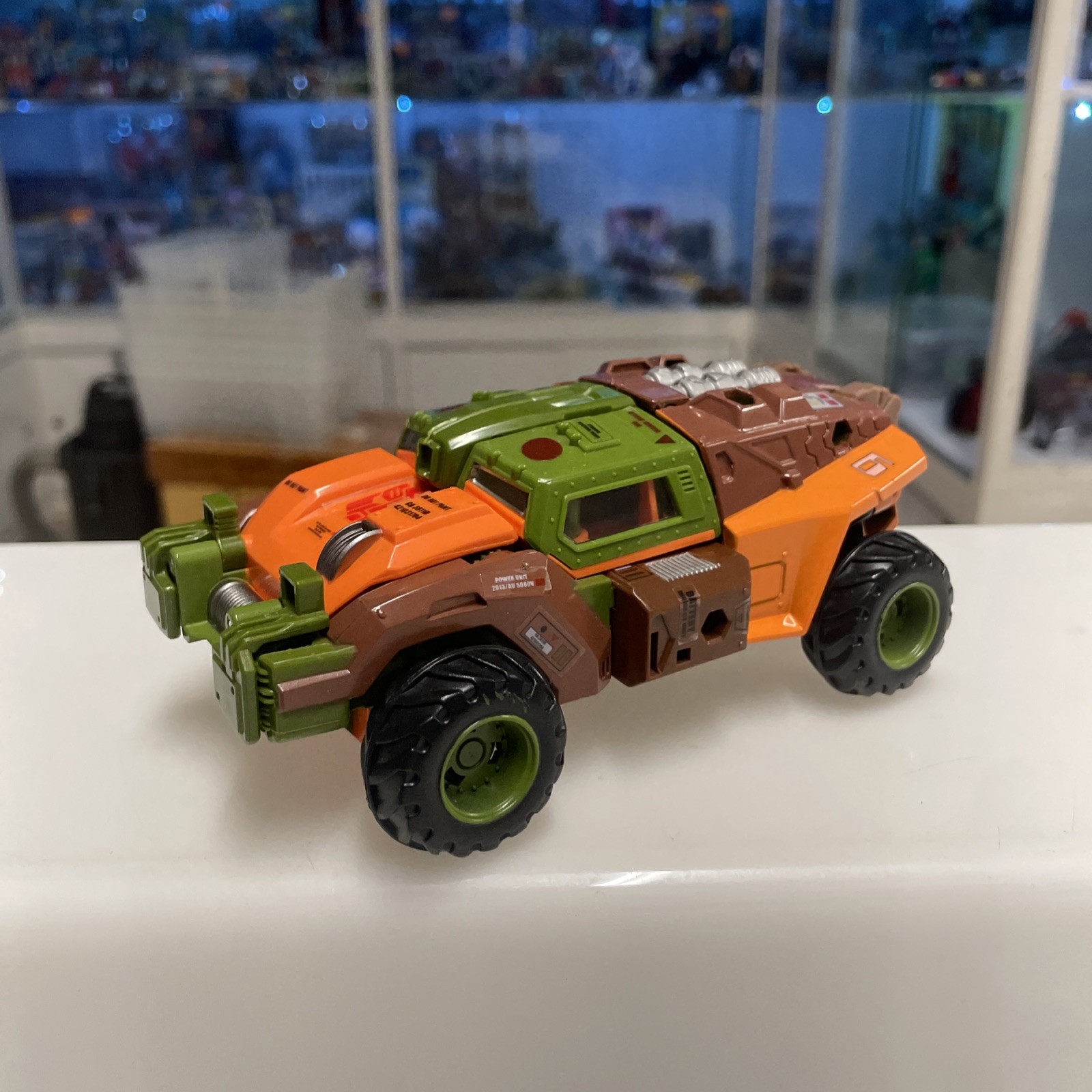 Transformers Generations Modellino 20 cm Voyager Class Wave 7 - Roadbuster - immagine 4