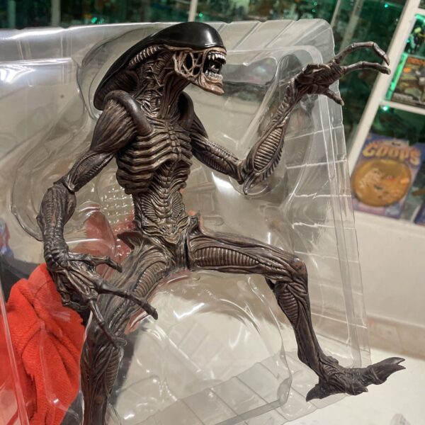 Furyu ACTION FIGURE ALIEN RESURRECTION SSS PREMIUM DARK BROWN VERSION 25CM - immagine 5