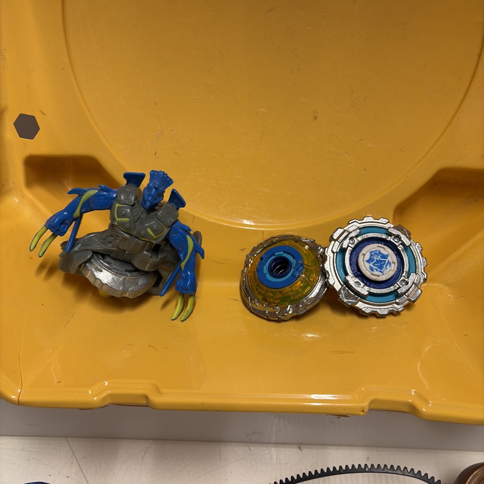 Hasbro BEYBLADE BURST + Metal Fusion - Super Vortex Battle Set LOTTO - immagine 7