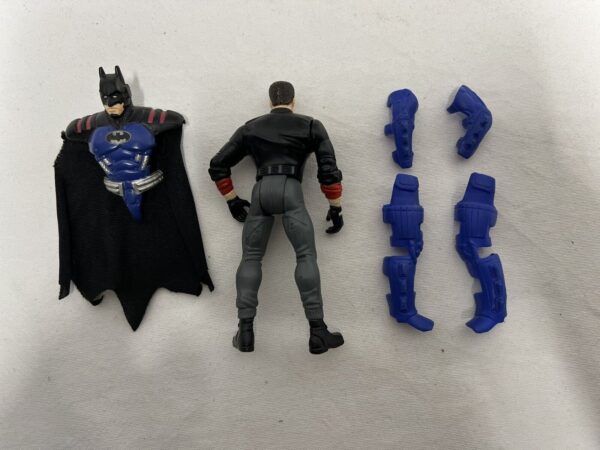 Kenner Batman Forever Bruce Wayne Trasforming With Quick Change Bat Suit - immagine 8