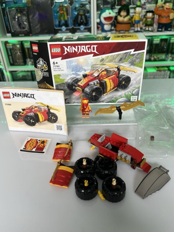 Lego Serie Ninjago - Set 71780 Kai’s Ninja Race Car EVO - immagine 6