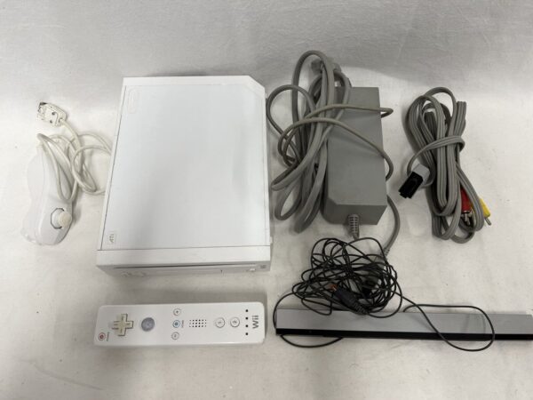 Nintendo Wii Console Con Accessori E Un Gioco - immagine 4