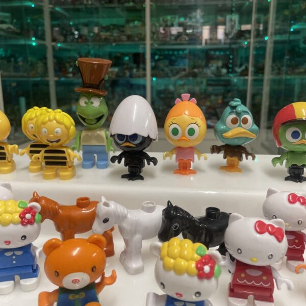 UNICLO stile LEGO DUPLO Lotto 5,7 Kg  - Calimero Hello Kitty Ape Maia - - immagine 11
