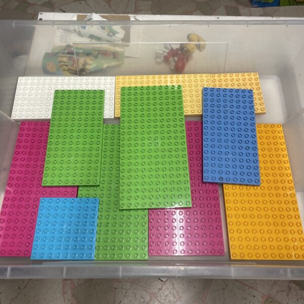 UNICLO stile LEGO DUPLO Lotto 5,7 Kg  - Calimero Hello Kitty Ape Maia - - immagine 3