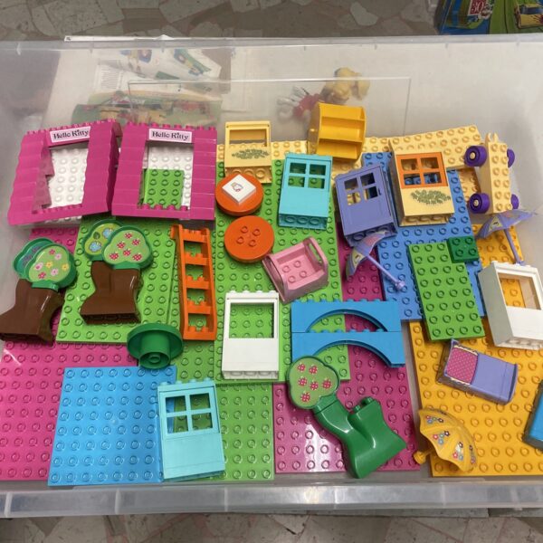 UNICLO stile LEGO DUPLO Lotto 5,7 Kg  - Calimero Hello Kitty Ape Maia - - immagine 4