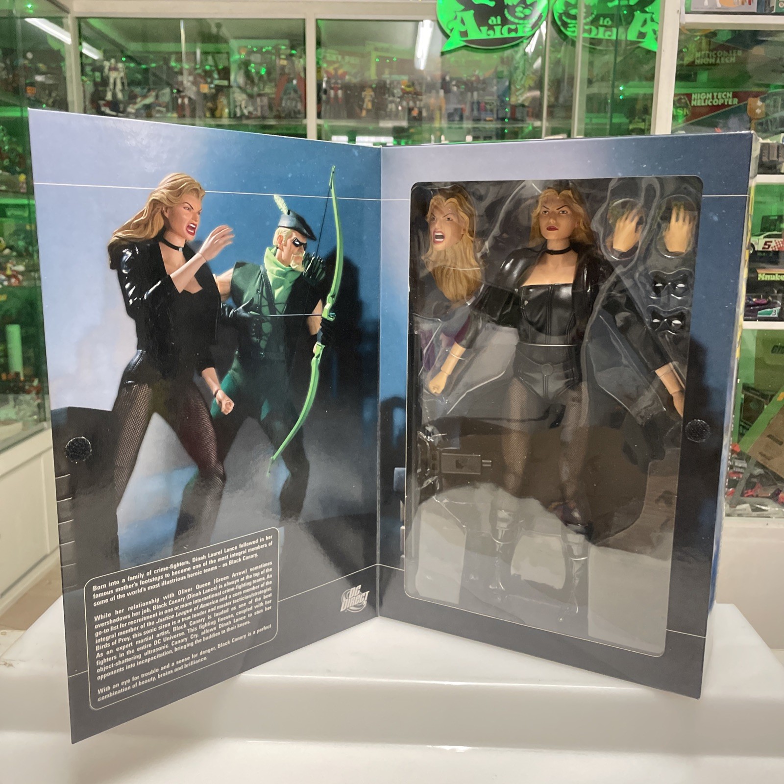DC Direct - Black Canary 1:6 Doll . Nuova Sealed - immagine 3