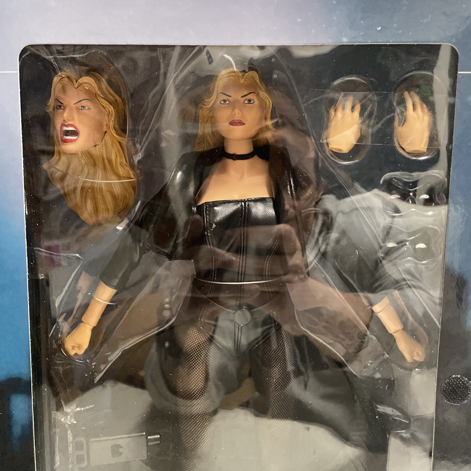DC Direct - Black Canary 1:6 Doll . Nuova Sealed - immagine 4