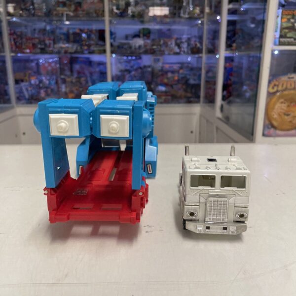 Hasbro Transformers - Ultramagnus - Autobot Hasbro Takara GIG - Convoy - - immagine 10
