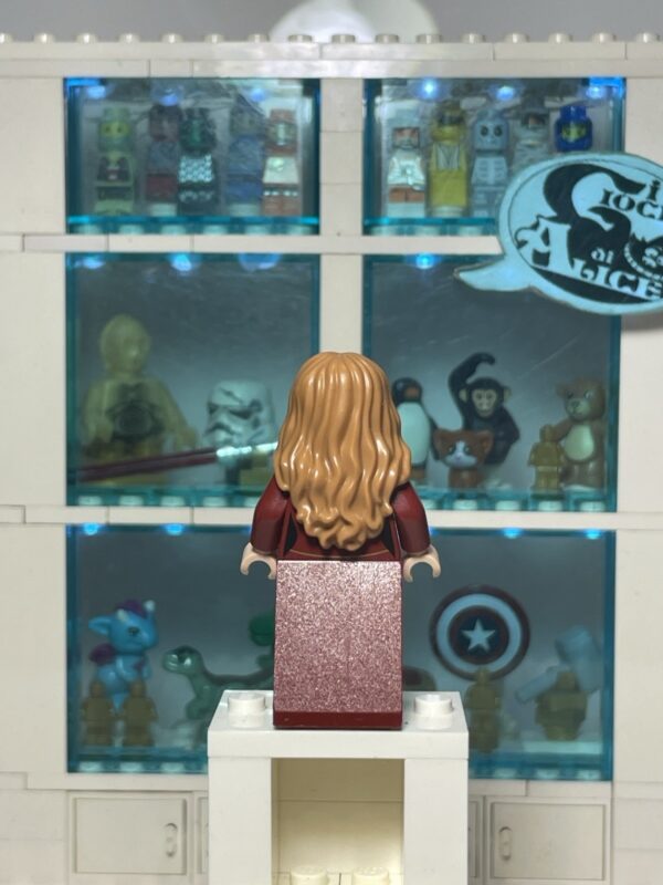LEGO Minifigure - Elizabeth Swann Turner poc002 - PIRATES OF  minifigures - immagine 4