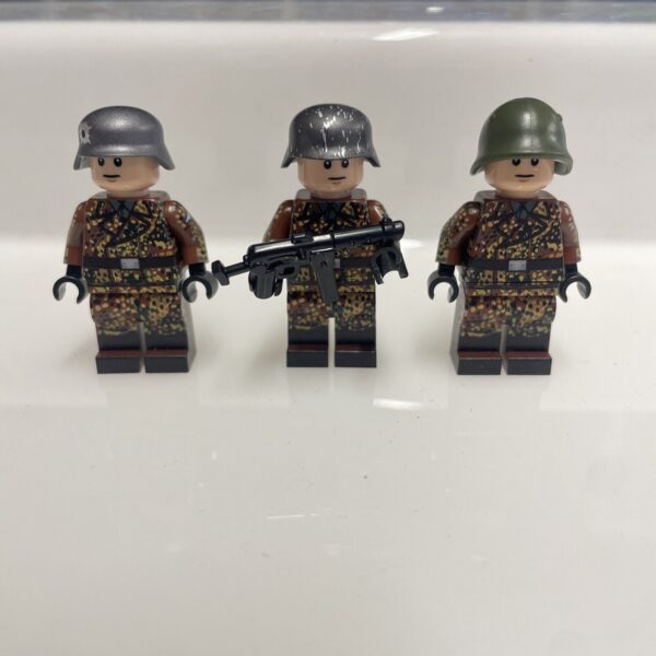 Lego VALIANT BRICKS Minifigure - Waffen SS -  Military WWII - immagine 3