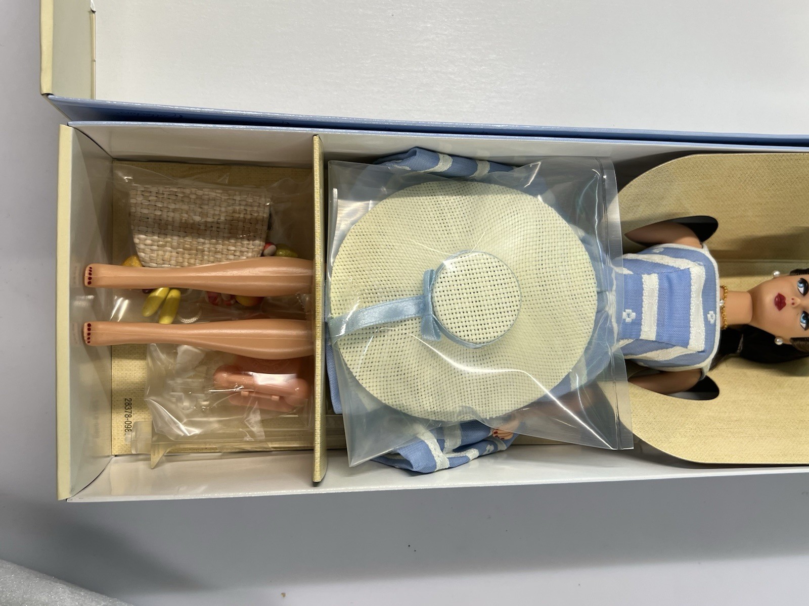 Mattel Barbie - Collectors Request Collection - Barbie Suburban Shopper - immagine 7