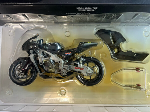 Minichamps  - limited edition Honda RC 211 V - Valentino Rossi - 1:12 - immagine 4
